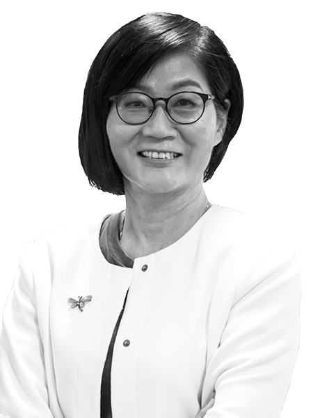 YY Lau,Executive Chairperson