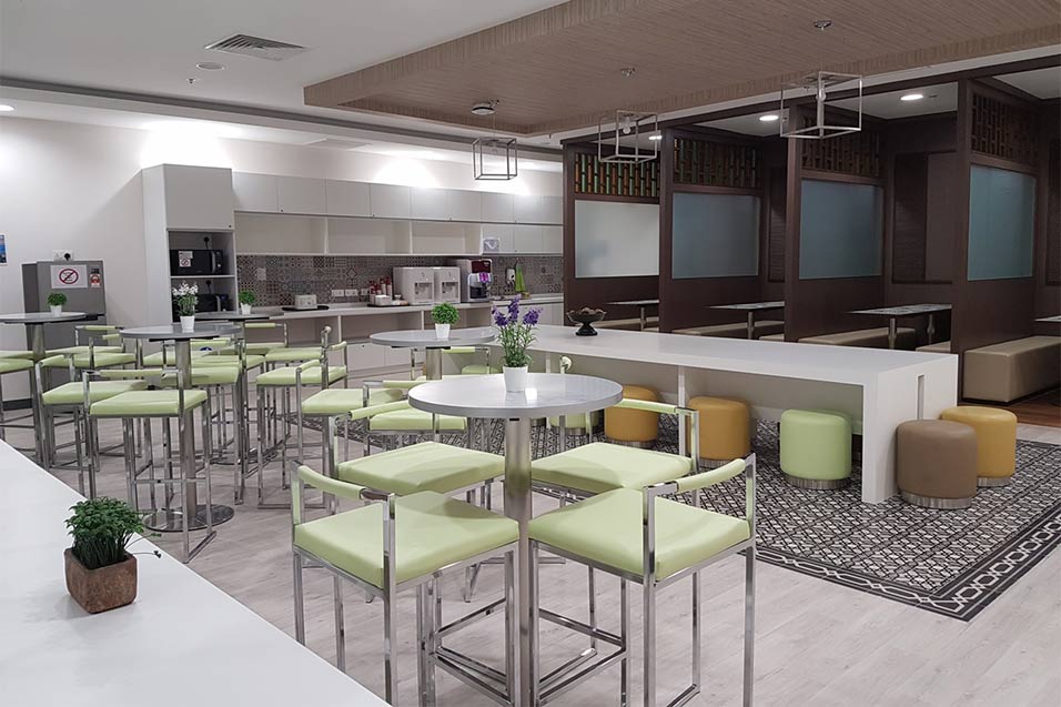 Sitting area with chairs and tables
